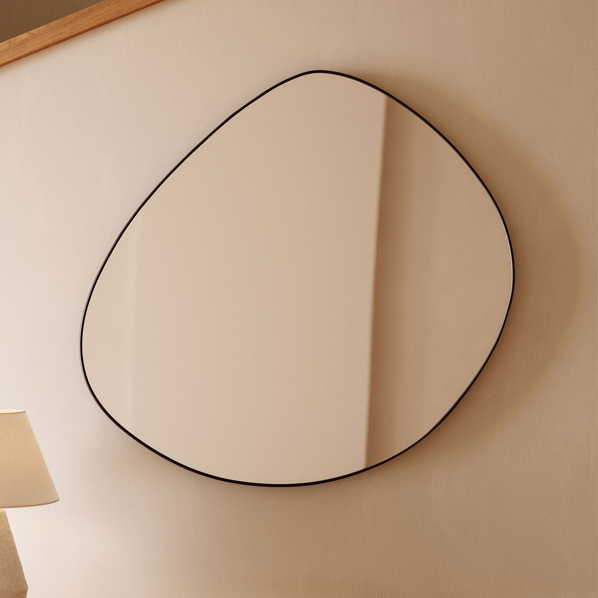 Kave Home Organische Spiegel 'Anera' 90 x 93cm, kleur Zwart 1 Kave Home Organische Spiegel 'Anera' 90 x 93cm, kleur Zwart