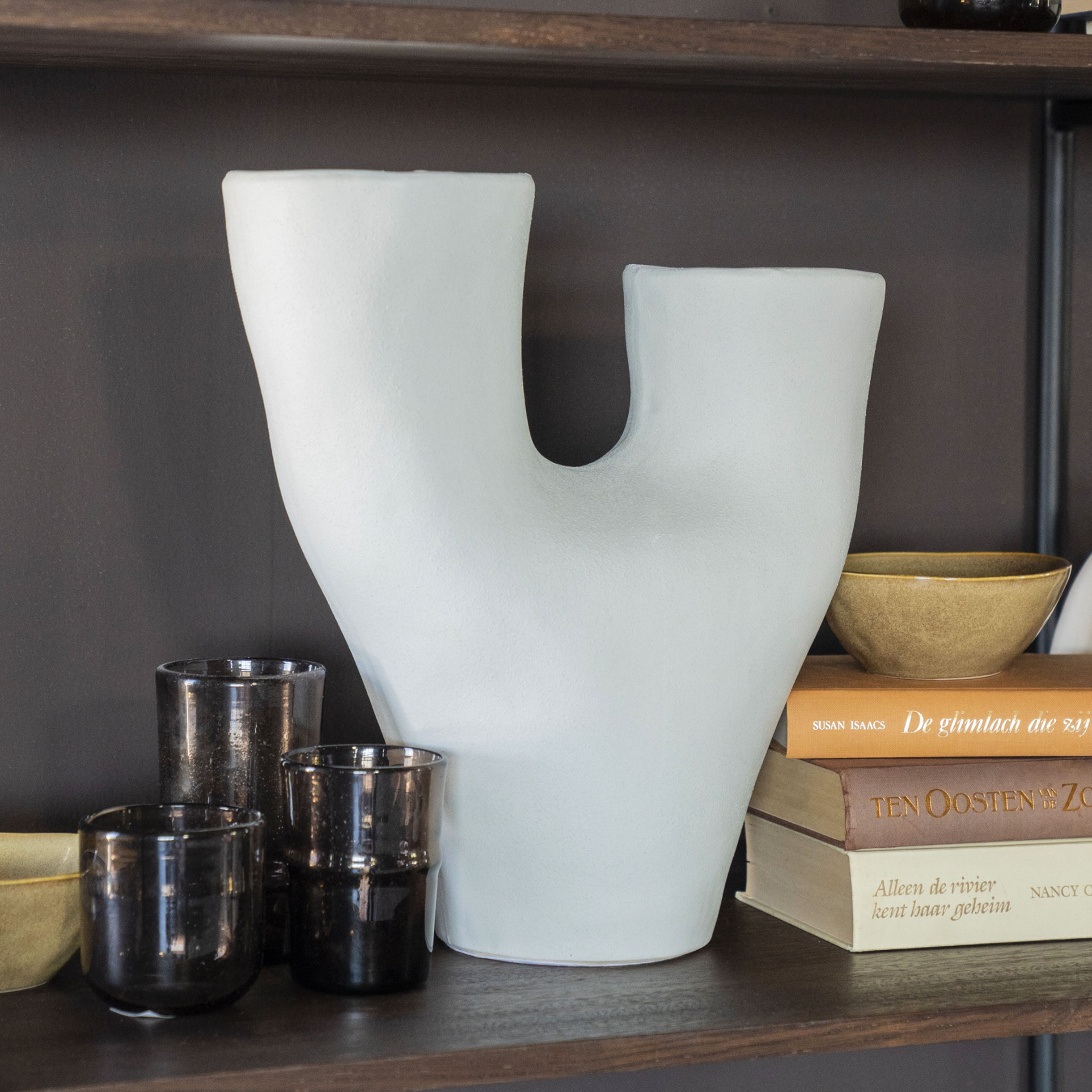 By-Boo Vaas 'Dory' Aardewerk, 38cm hoog 1 By-Boo Vaas 'Dory' Aardewerk, 38cm hoog