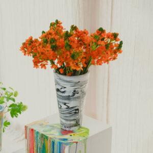 Zuiver Vaas 'Conic' Resin, 30cm, kleur Zwart/Wit